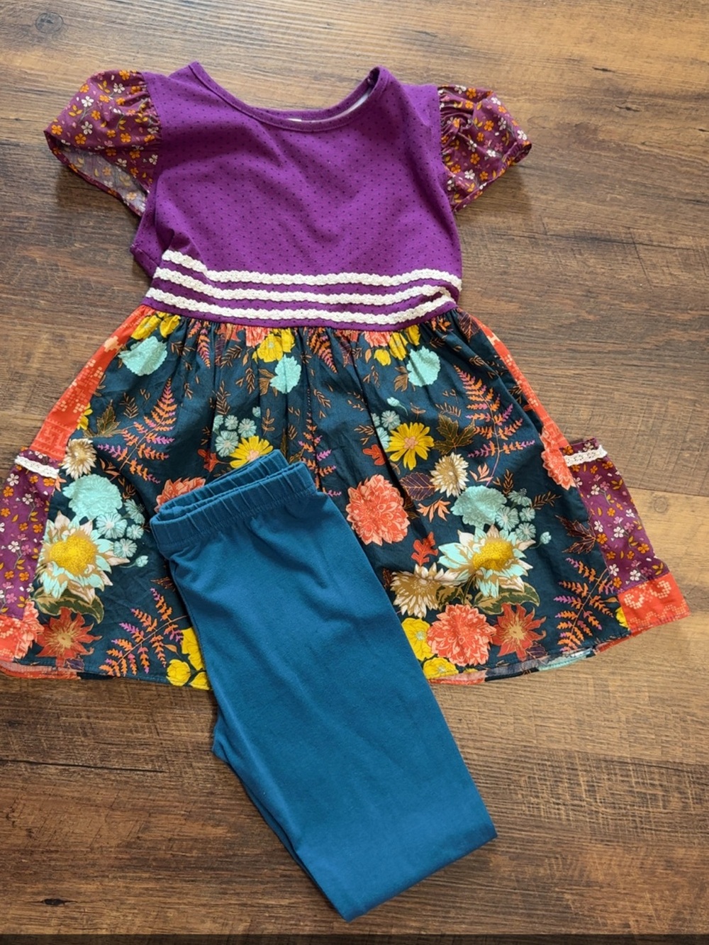 Ricrac & Ruffles size 8 tunic and leggings